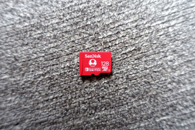 La tarjeta microSD SanDisk para Nintendo Switch es rápida y confiable, sin importar si la está usando con una consola Switch física.