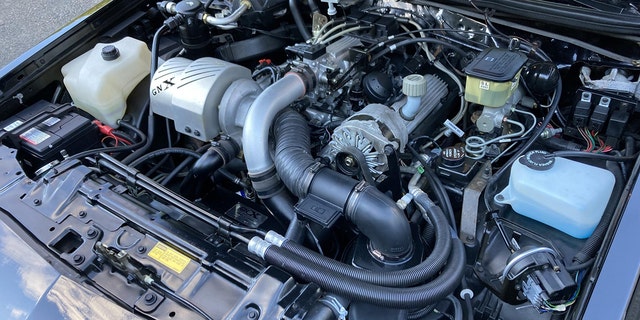 Está propulsado por un motor V6 turboalimentado de 3,8 litros.