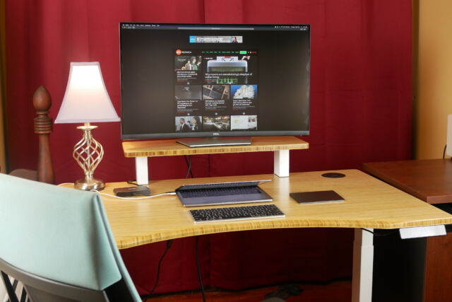 El escritorio de pie Fully Jarvis tiene una construcción robusta y un montón de accesorios opcionales.
