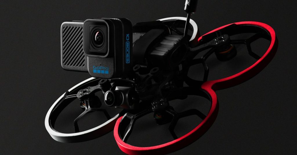 La nueva cámara GoPro es la Hero10 Black Bones, y puedes conectarla a un dron