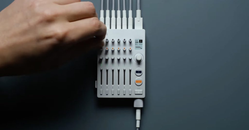 El último dispositivo de audio de Teenage Engineering te invita a girar sus perillas