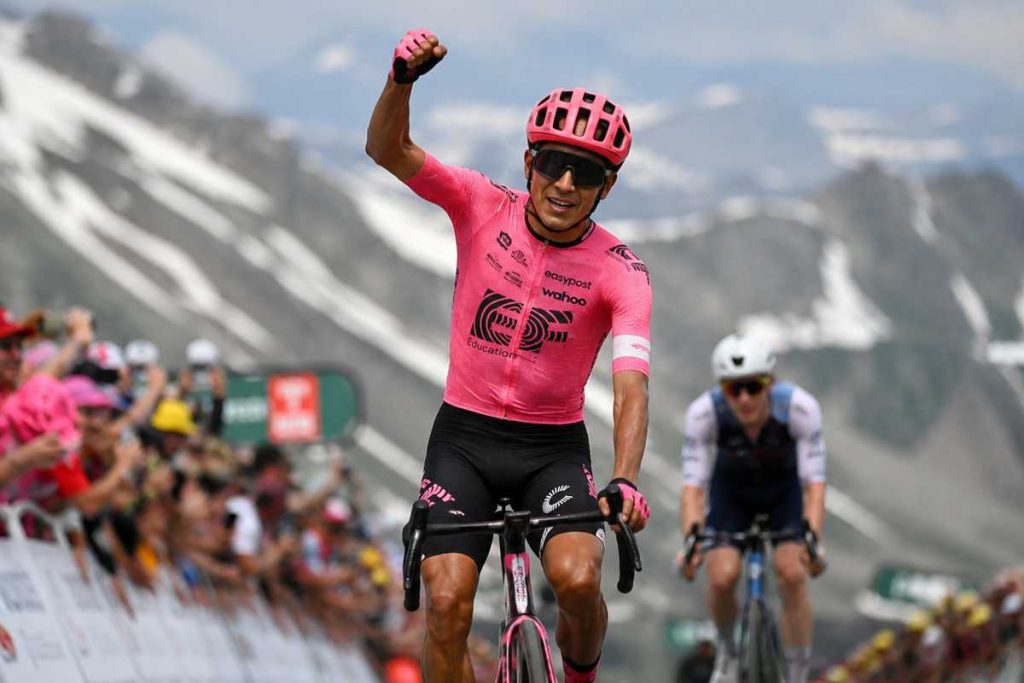 Richard Carapaz conquista la etapa 18 del Tour de Francia y se mete en la lucha por la montaña Richard Carapaz conquista la etapa 18 del Tour de Francia y se mete en la lucha por la montaña